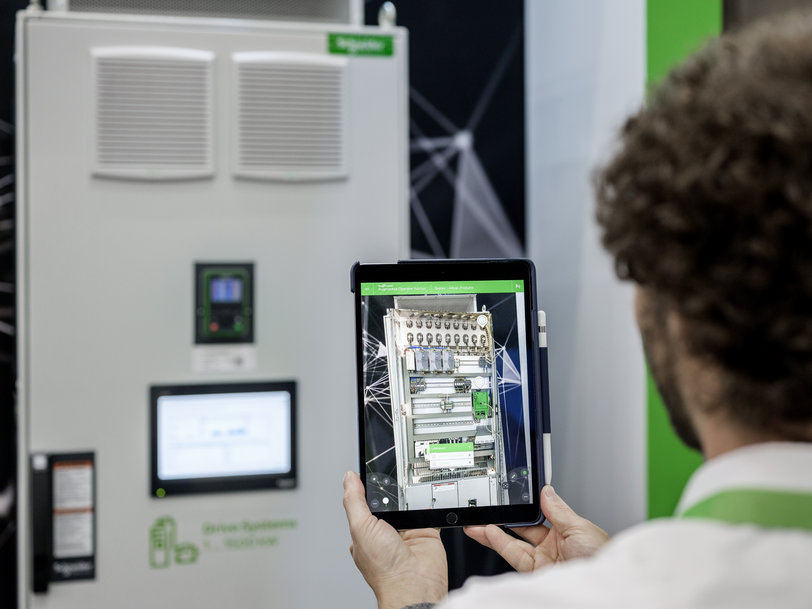 Schneider Electric präsentiert neue Funktionalitäten für EcoStruxure Augmented Operator Advisor